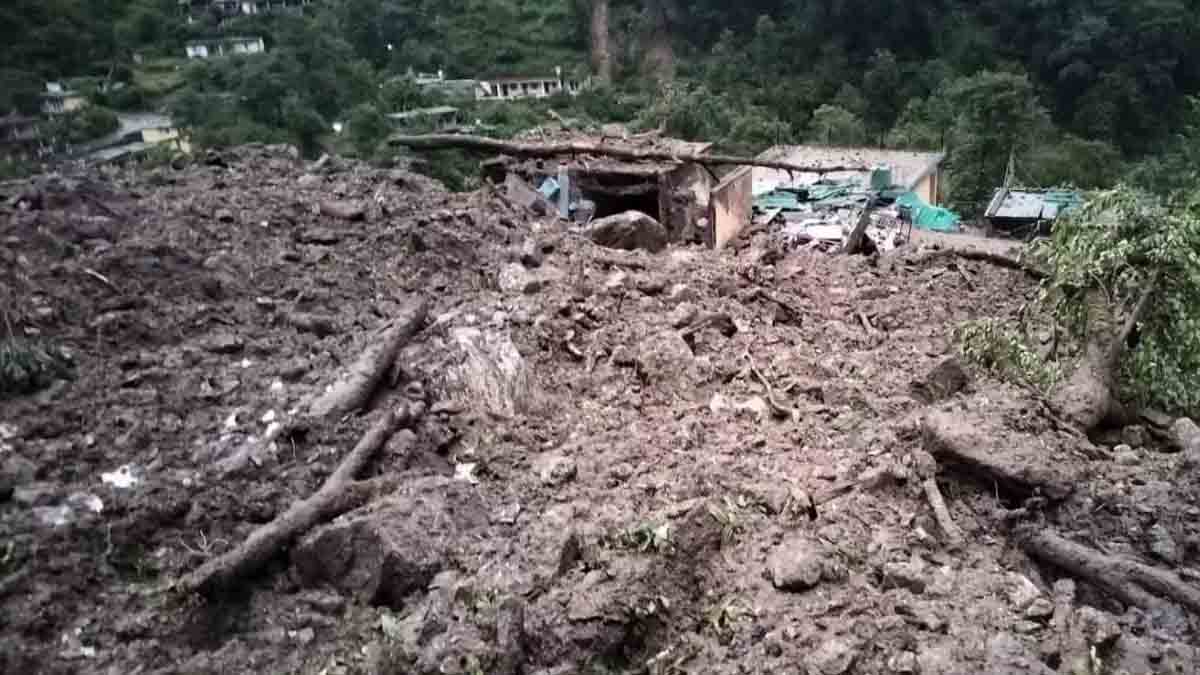 बादल फटने से उत्तराखंड में फिर मची तबाही, कई लोग लापता, बचाव कार्य जारी