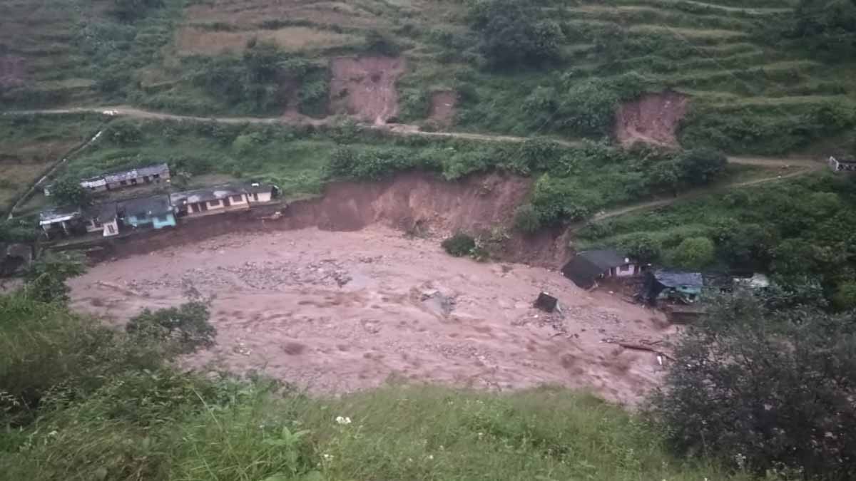 बादल फटने से उत्तराखंड में फिर मची तबाही, कई लोग लापता, बचाव कार्य जारी