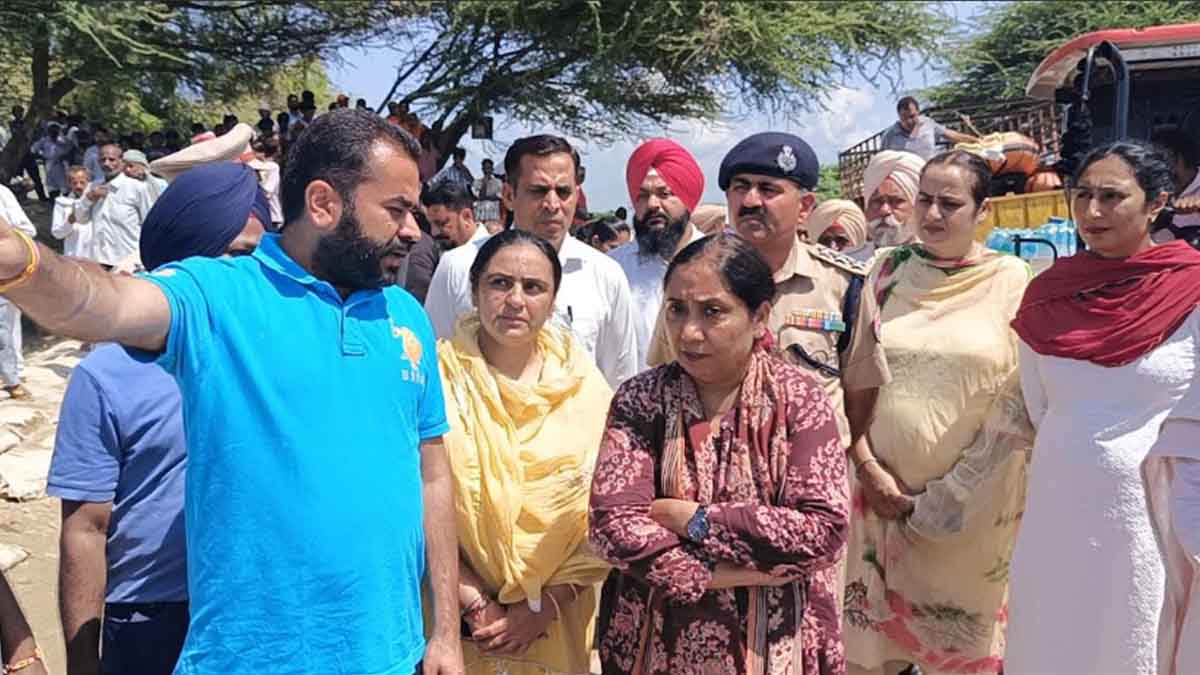 Dr. Baljit Kaur visited the flood affected villages of Fazilka