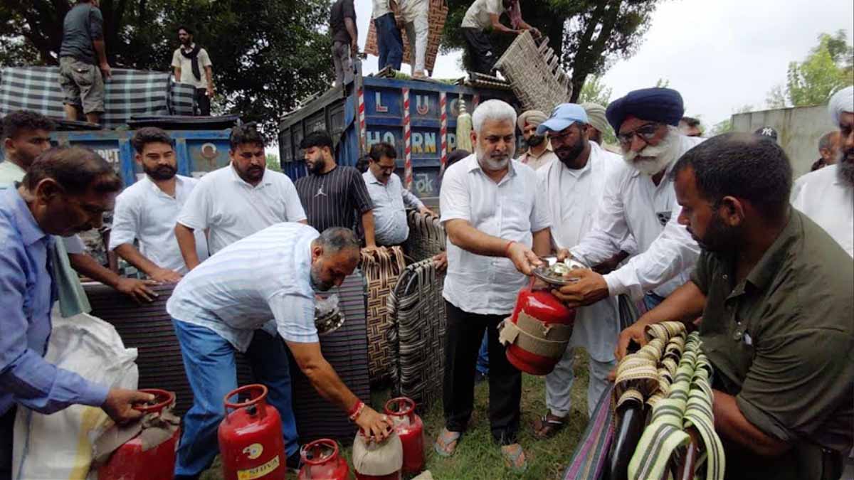 Punjab Flood: बाढ़ प्रभावित क्षेत्रों में बीमारियों की रोकथाम हेतु झोंकी सरकारी मशीनरी