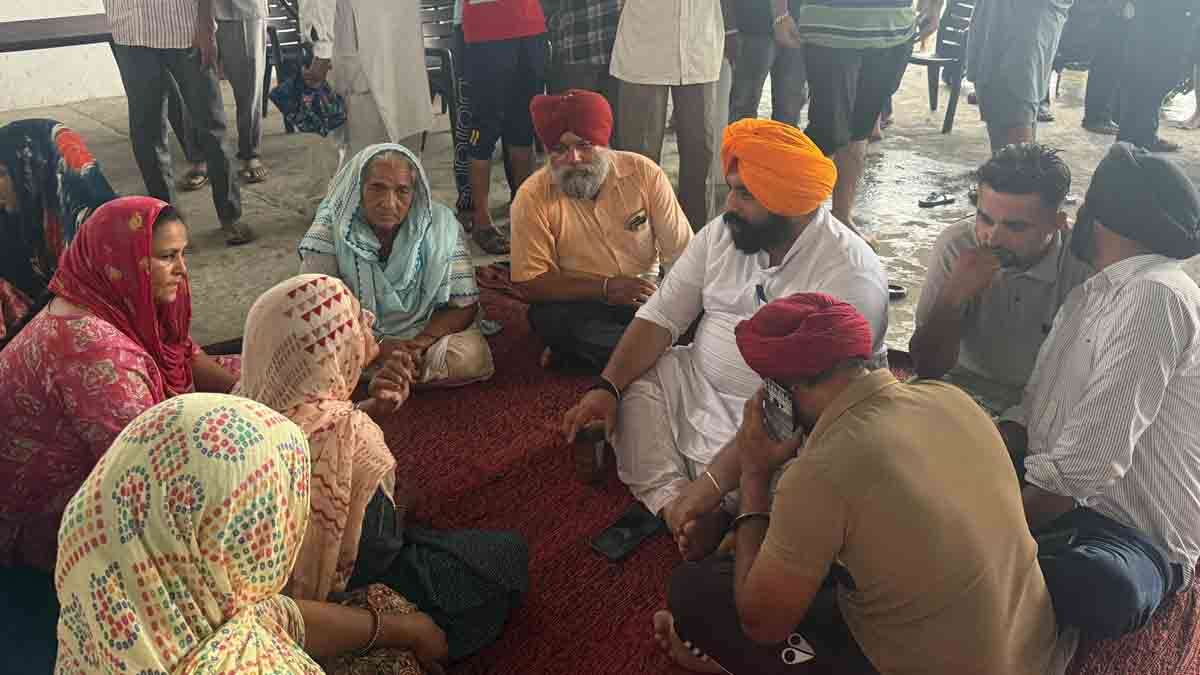 हरजोत बैंस ने बरसते बारिश में प्रभावित लोगों तक पहुंचकर प्रबंधों का लिया जायज़ा