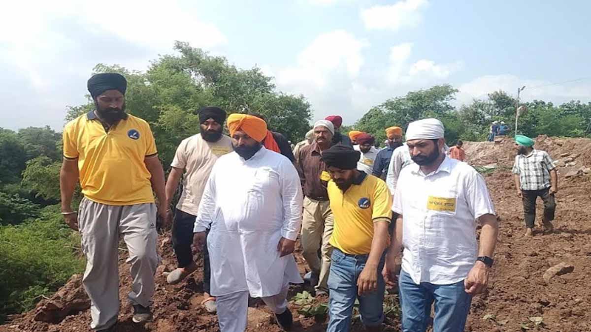 Harjot Singh Bains also visited the flood affected villages of Nangal