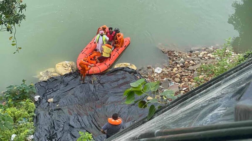 Harjot Singh Bains took charge in the flood-affected area Nangal