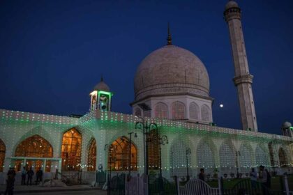Hazratbal Dargah Controversy