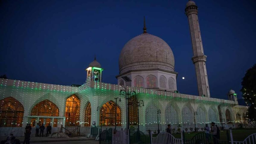 Hazratbal Dargah Controversy