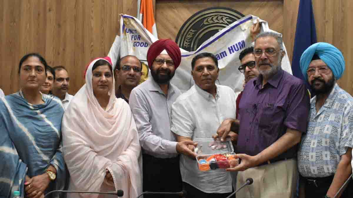  स्वास्थ्य मंत्री ने जालंधर में पानी और मच्छरों से होने वाली बीमारियों के खिलाफ व्यापक अभियान चलाने के दिए निर्देश