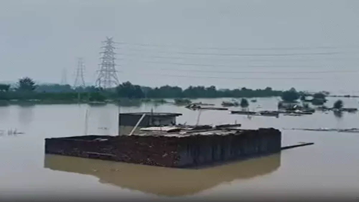 In Ghaziabad, UP, water has reached one floor