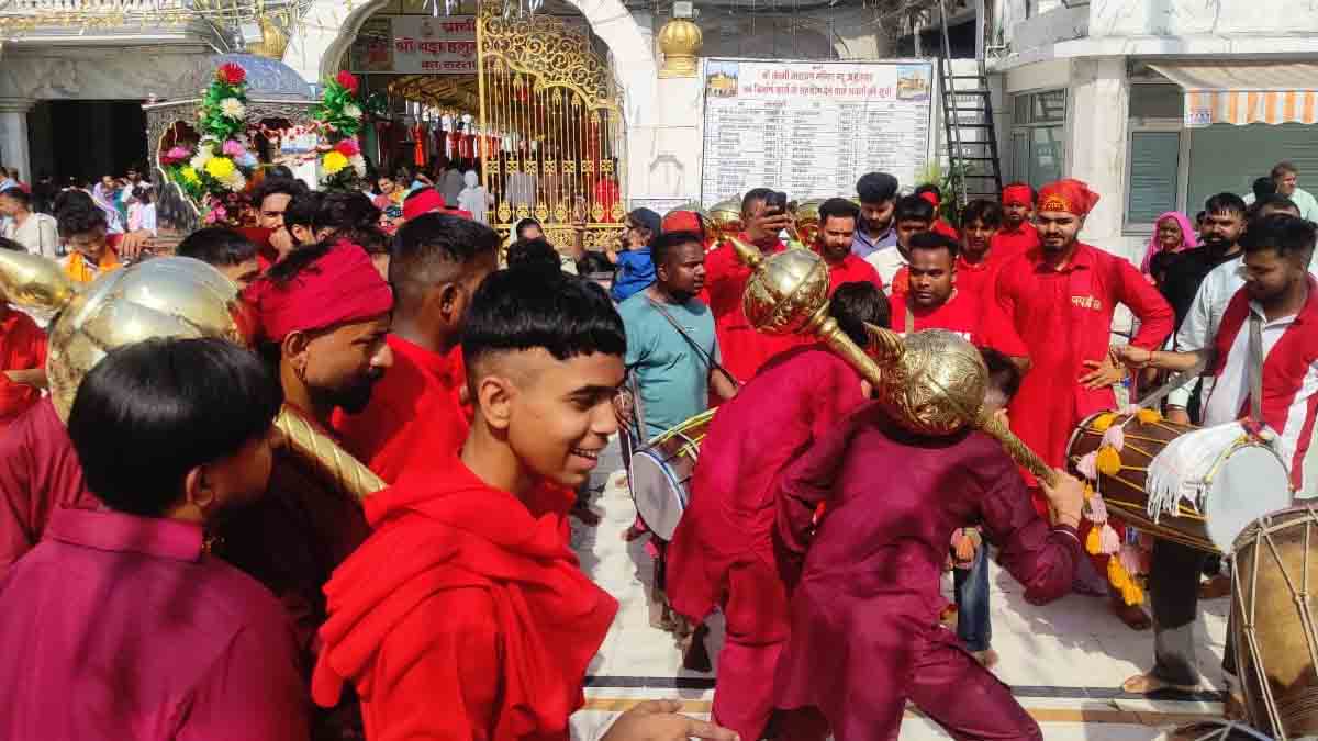विश्व प्रसिद्ध लंगूर मेला शुरू, अमृतसर के श्री दुर्ग्याणा तीर्थ में लंगूर बाणे में लगा हुजूम, देखें Live 