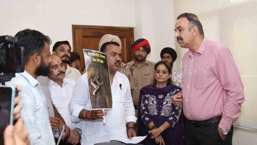 जालंधर में रोड निर्माण घोटाला, 97 लाख से बनी सड़क 3 महीने में उखड़ी, मेयर ने ठेकेदार की पेमेंट रोकी, BJP नेता बोले- जांच होनी चाहिए