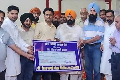 NATIONAL AWARDEE TEACHERS DONATE ₹1.25 LAKH FOR FLOOD RELIEF TO MARK TEACHER'S DAY