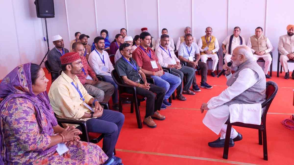 पीएम मोदी पहुंचे उत्तराखंड, आपदा प्रभावित लोगों से की मुलाकात, 1200 करोड़ रुपए वित्तीय सहायता का किया ऐलान