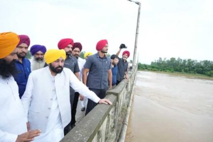 सीएम भगवंत मान ने होशियारपुर जिले के बाढ़ प्रभावित क्षेत्रों में राहत और बचाव कार्यों का लिया जायजा