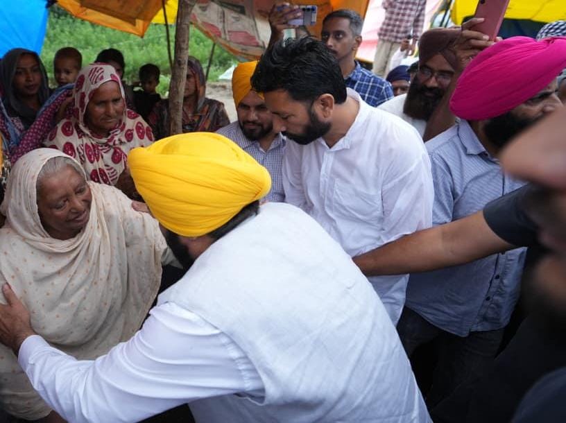 सीएम भगवंत मान ने होशियारपुर जिले के बाढ़ प्रभावित क्षेत्रों में राहत और बचाव कार्यों का लिया जायजा