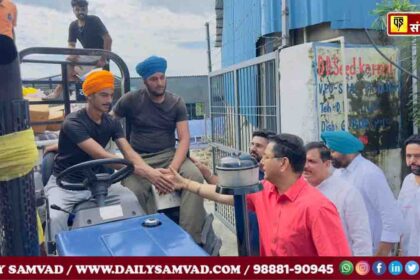 सांसद संजय सिंह और कैबिनेट मंत्रियों ने डेरा बाबा नानक में बाढ़ प्रभावित लोगों का हाथ थामा