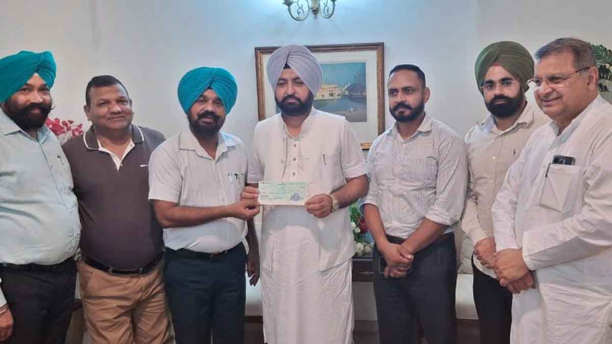 Punjab Flood: पंजाब रेवेन्यू ऑफिसर एसोसिएशन द्वारा मुख्यमंत्री राहत कोष के लिए 10 लाख रुपये का योगदान