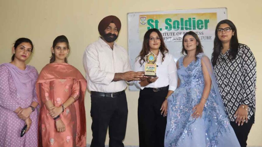 St. Soldier's Fashion Designing Department organised a seminar on Party Makeup
