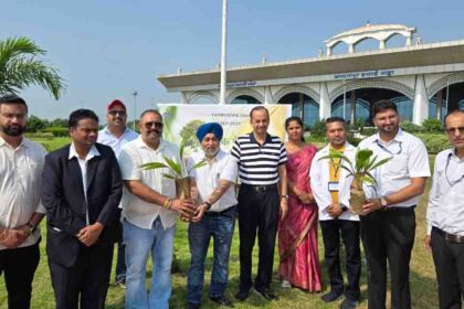 पूर्व सांसद सुशील रिंकू आदमपुर एयरपोर्ट पहुंचे, यात्री सेवा दिवस पर यात्रियों का किया वेलकम