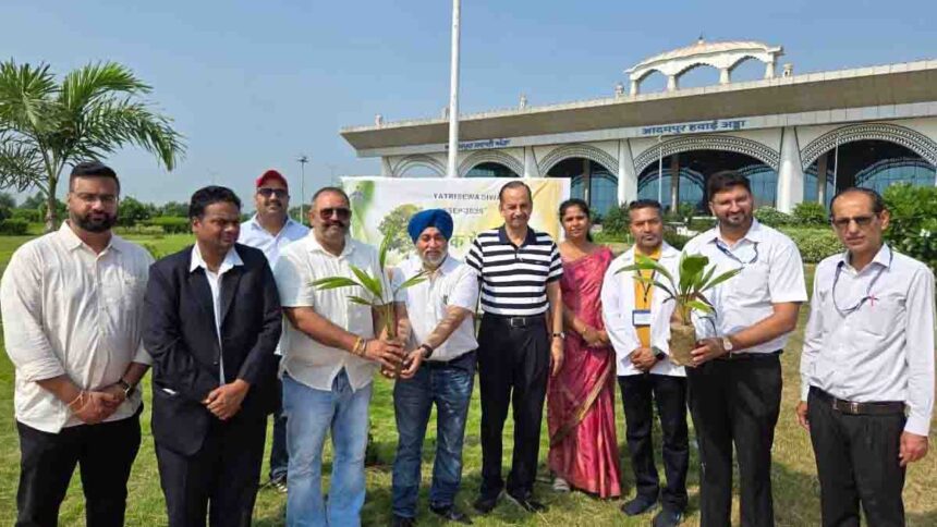 पूर्व सांसद सुशील रिंकू आदमपुर एयरपोर्ट पहुंचे, यात्री सेवा दिवस पर यात्रियों का किया वेलकम