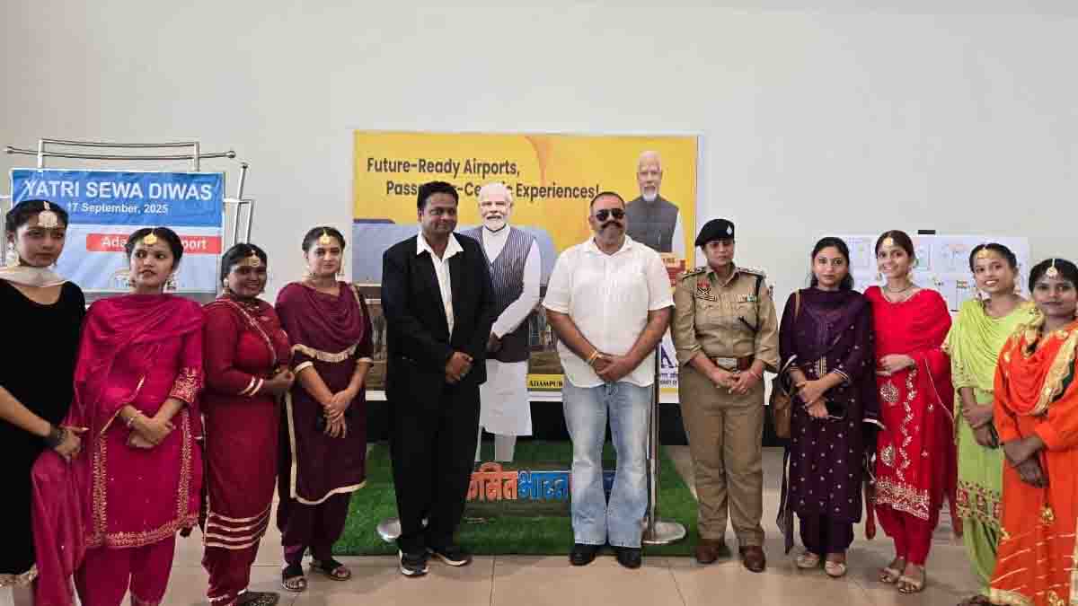 पूर्व सांसद सुशील रिंकू आदमपुर एयरपोर्ट पहुंचे, यात्री सेवा दिवस पर यात्रियों का किया वेलकम