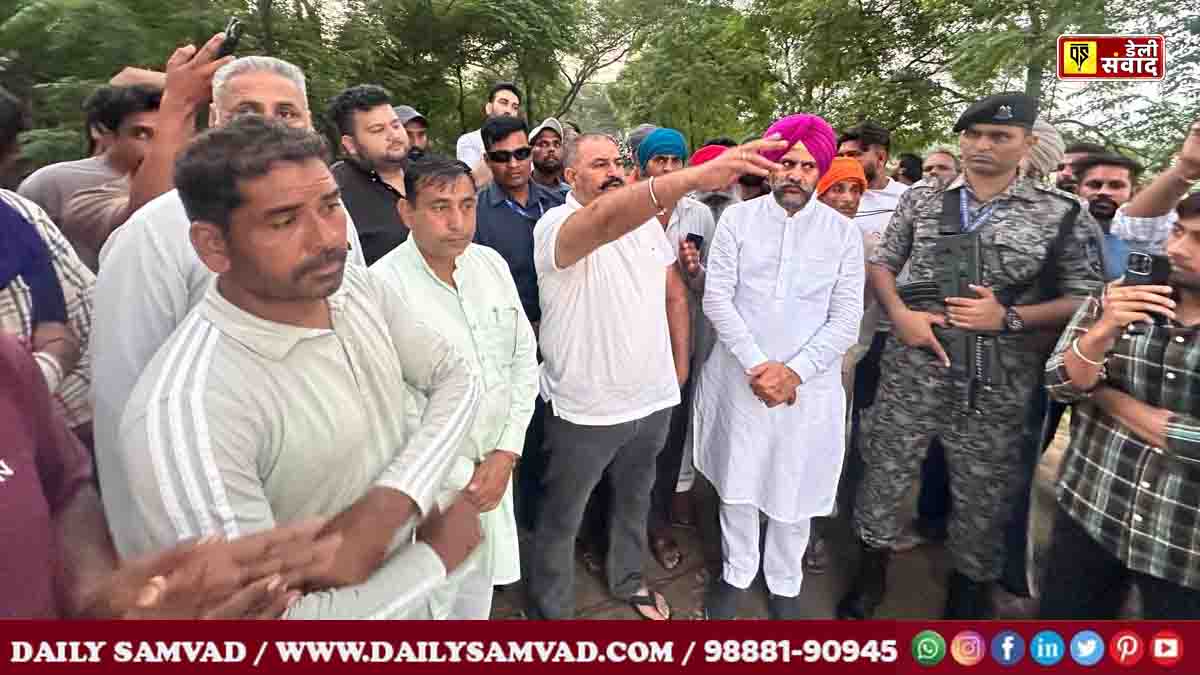 Jalandhar Flood: पूर्व सांसद सुशील रिंकू ने बाढ़ प्रभावित मेहतपुर के तीन गांवों का किया दौरा