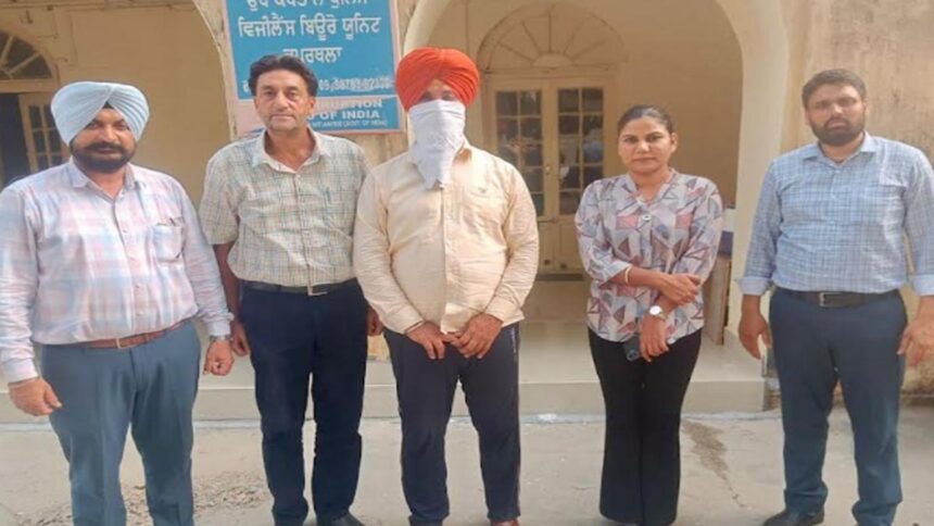 Vigilance Bureau arrested Education Department JE for accepting bribe