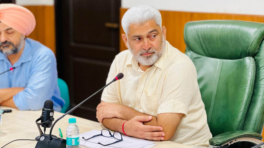 मंत्री लाल चंद कटारूचक्क