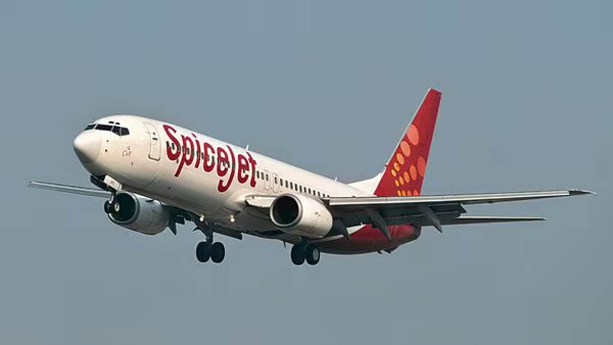 SpiceJet: टेक ऑफ करते ही फ्लाइट के साथ भयानक हादसा, यात्रियों में मचा हड़कंप