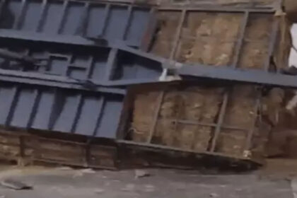 A tractor trolley lost control and overturned in Jalandhar