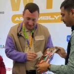 वर्ल्ड यूथ फेस्टिवल डायरैक्टोरेट के डिप्टी डायरैक्टर जनरल के साथ भेंट करते हुए भारतीय दल के टीम लीडर अनुज, अशोक शर्मा आदि।