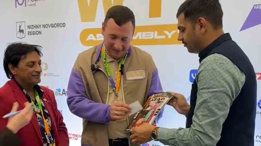 वर्ल्ड यूथ फेस्टिवल डायरैक्टोरेट के डिप्टी डायरैक्टर जनरल के साथ भेंट करते हुए भारतीय दल के टीम लीडर अनुज, अशोक शर्मा आदि।