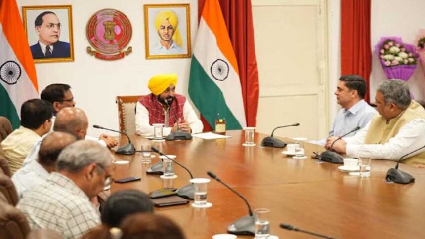 CM Mann holds meeting with senior IAS officers