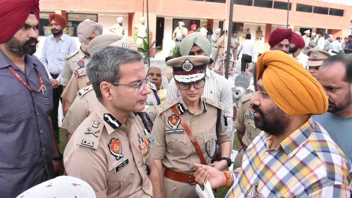 डीजीपी गौरव यादव ने बहादुर पुलिसकर्मियों को दी श्रद्धांजलि