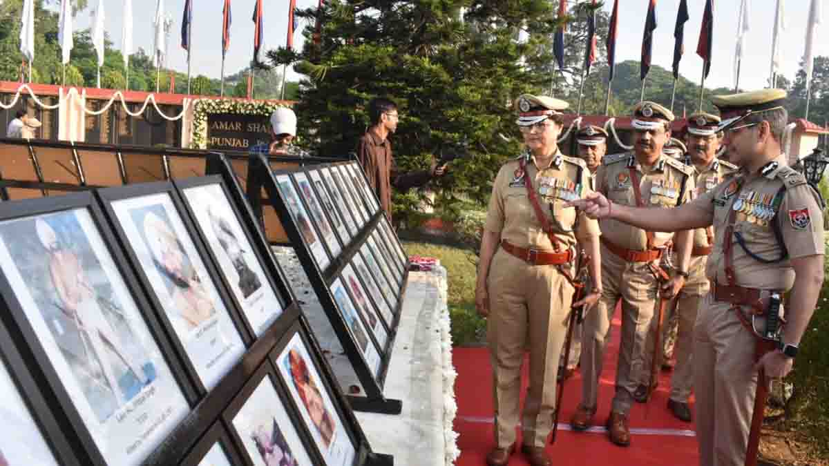 डीजीपी गौरव यादव ने बहादुर पुलिसकर्मियों को दी श्रद्धांजलि