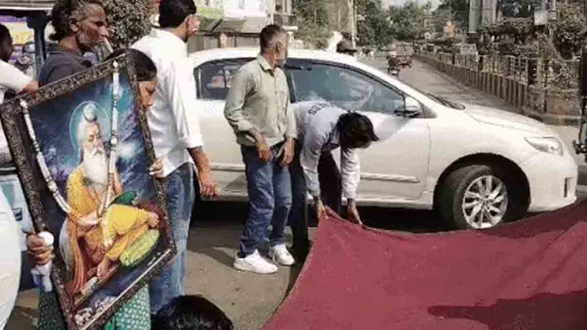 जालंधर के मुख्य चौक पर लोगों ने लगा दिया धरना, लग गया भारी जाम