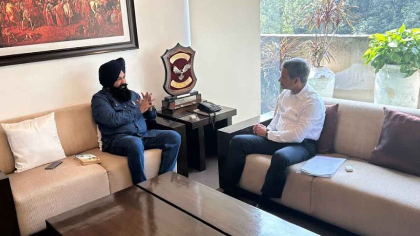 Jasvir Singh Garhi meets DGP Gaurav Yadav