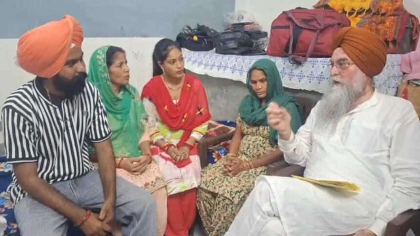 Punjab Speaker handed over an ex-gratia to the family of deceased labourer Panna Lal