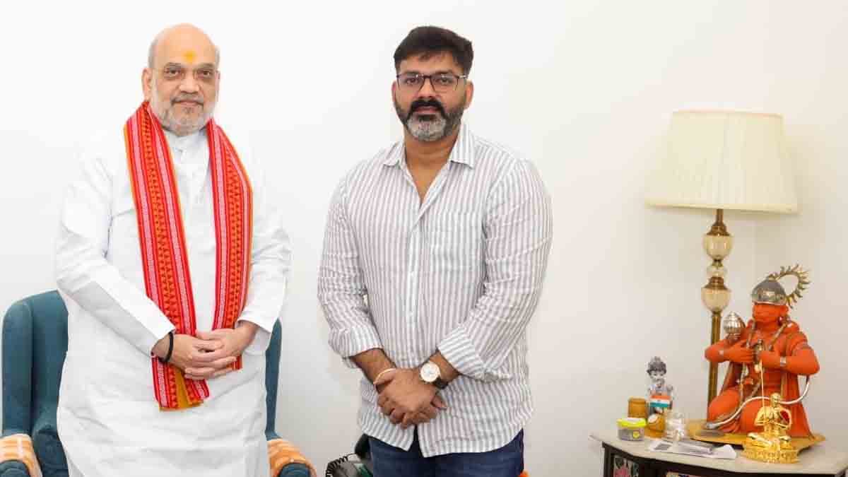 Pawan Singh with Amit Shah