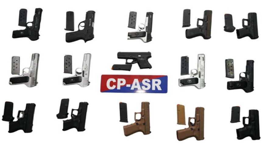 Persons and minor arrested with 15 modern pistols