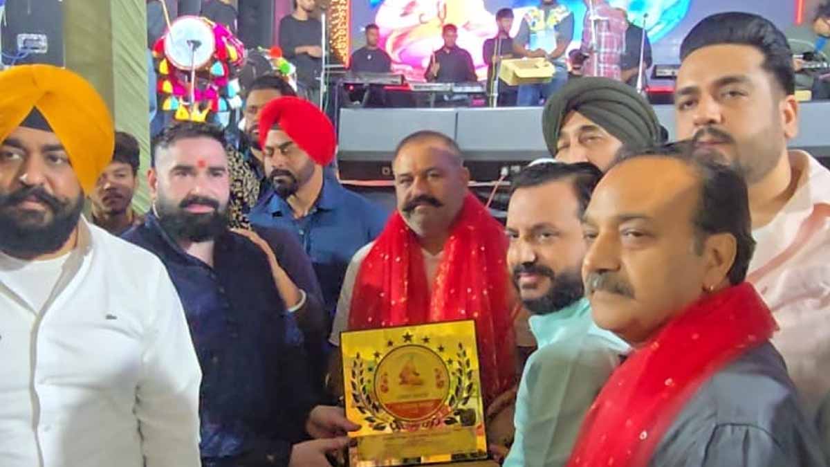 पूर्व सांसद सुशील रिंकू ने डेरा बाबा लालनाथ जी भगवान वाल्मीकि योग आश्रम में टेका मत्था