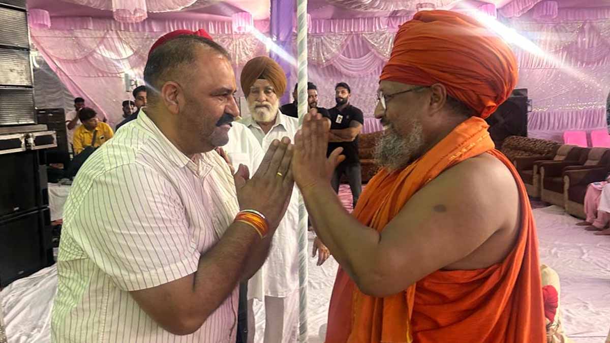 पूर्व सांसद सुशील रिंकू ने डेरा बाबा लालनाथ जी भगवान वाल्मीकि योग आश्रम में टेका मत्था