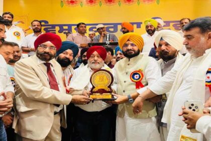 Saund appealed to the people to follow the path shown by Lord Vishwakarma