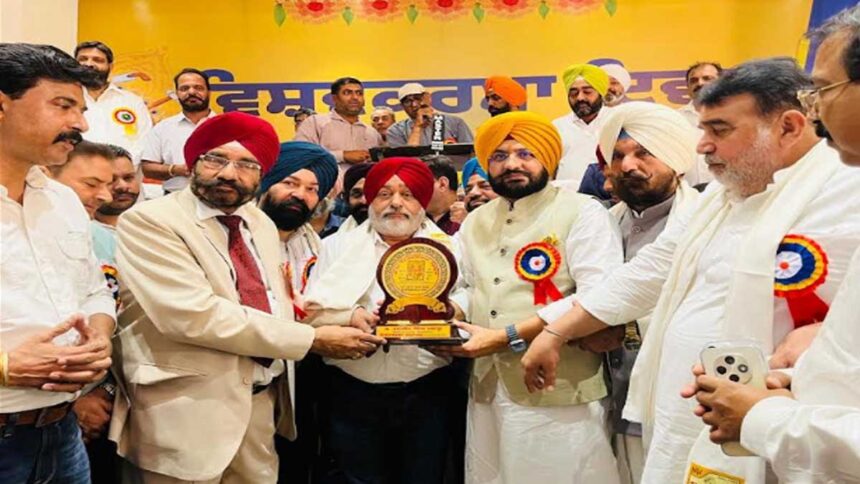 Saund appealed to the people to follow the path shown by Lord Vishwakarma