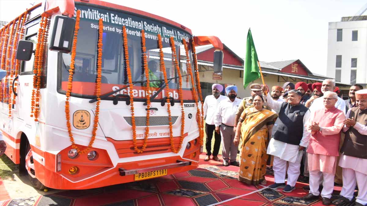 राज्यपाल ने विद्या धाम में मोबाइल साइंस वैन और नवनिर्मित शिशु वाटिका का किया उद्घाटन