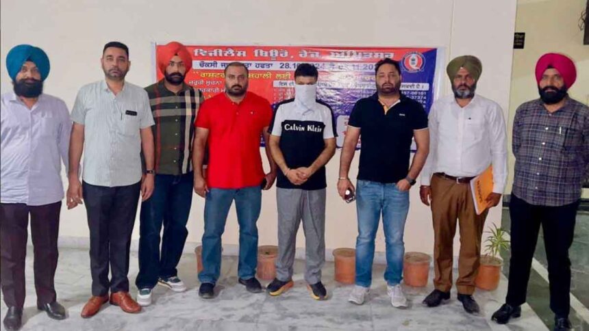 Vigilance Bureau nabs Wasika Navees while accepting a bribe