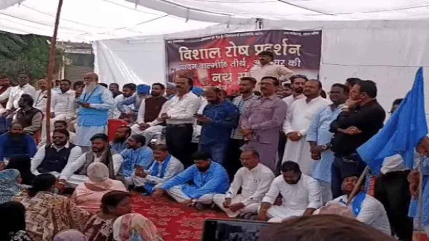 वाल्मीकि समाज ने भंडारी पुल किया जाम