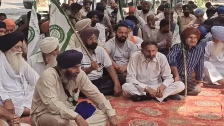 जालंधर DC ऑफिस के बाहर किसानों ने किया प्रदर्शन