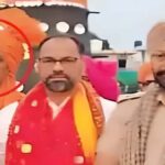 आरोपी के साथ आप नेता पवन टीनू और पुलिस