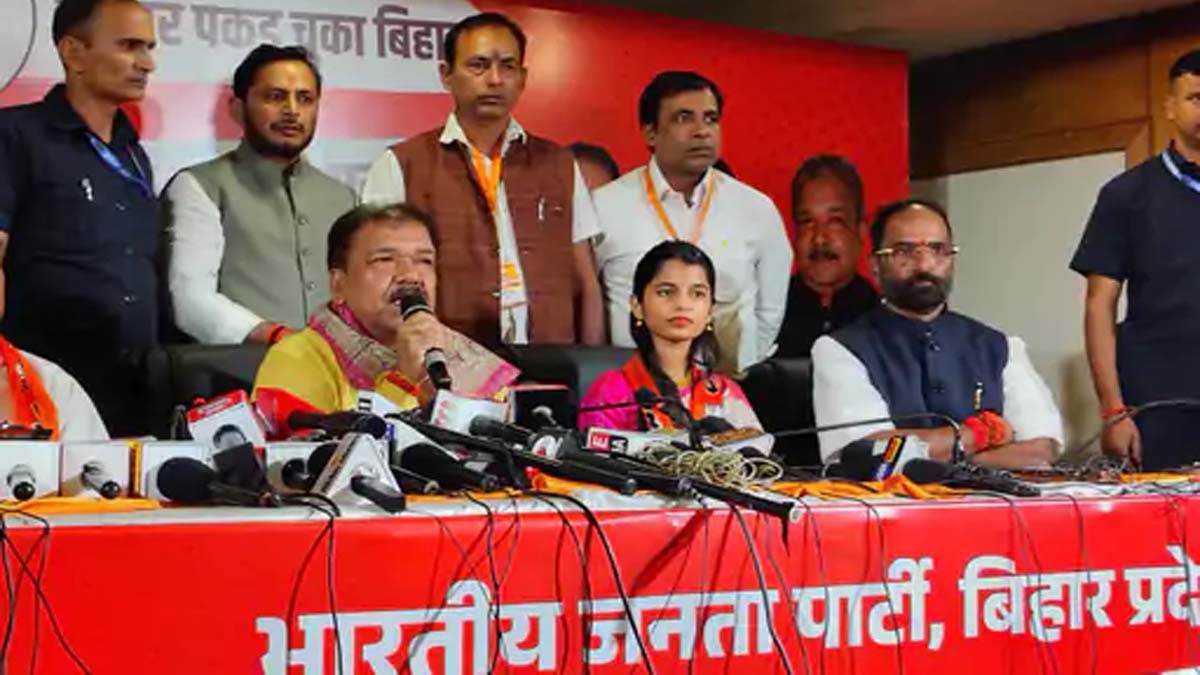 Bihar Election 2025: भाजपा में शामिल हुईं मैथिली ठाकुर, इस सीट से लड़ सकती है चुनाव