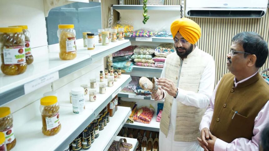 तरुनप्रीत सिंह सौंंद द्वारा पंजाब सिविल सचिवालय में "पहिल मार्ट" का उद्घाटन