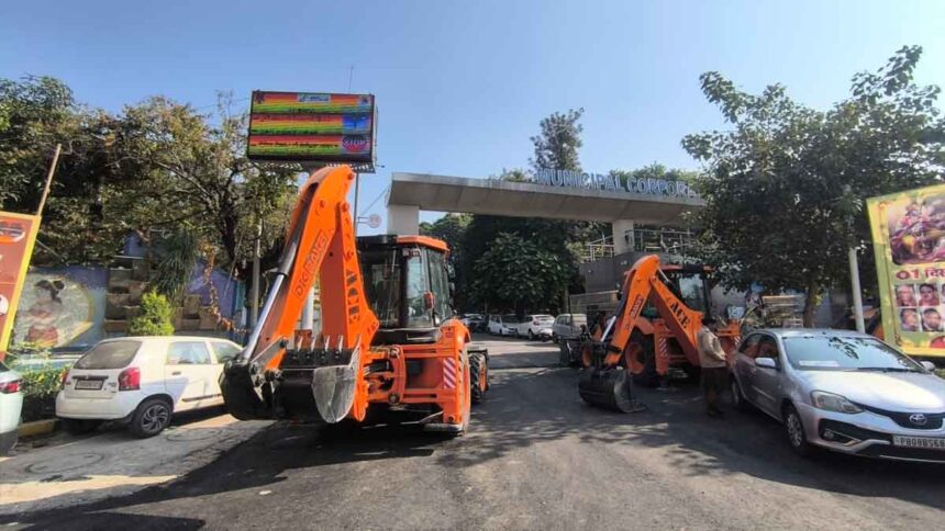 जालंधर नगर निगम मुख्यालय को सफाई मुलाजिमों ने किया 'सील'